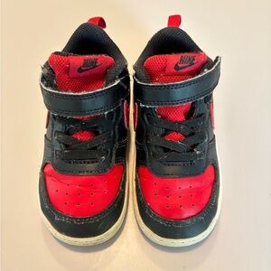 Nike Red&Black little boy/toddler size 8C SNEAKERS
Velcro closure - GUC